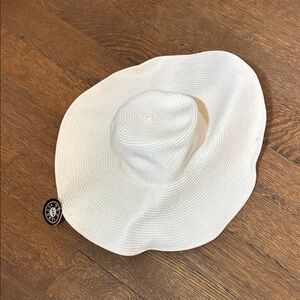 BNWT 777 Lucky Elegant Cream Women's Sun Hat 👵MT